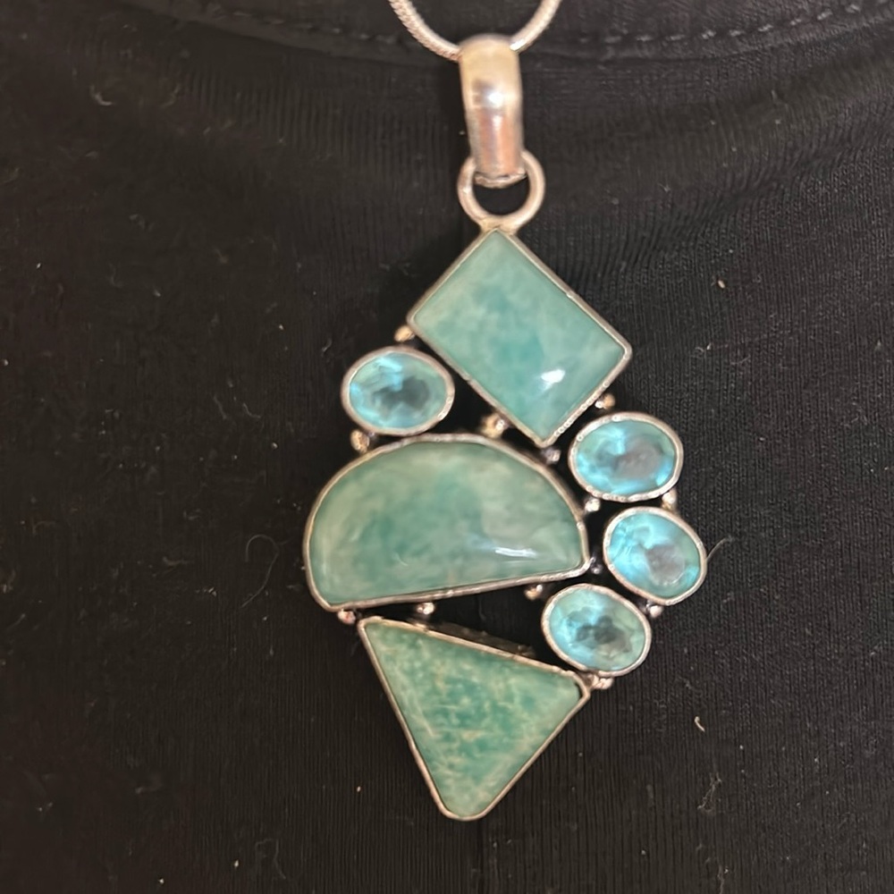 Turquoise necklace with blue stones